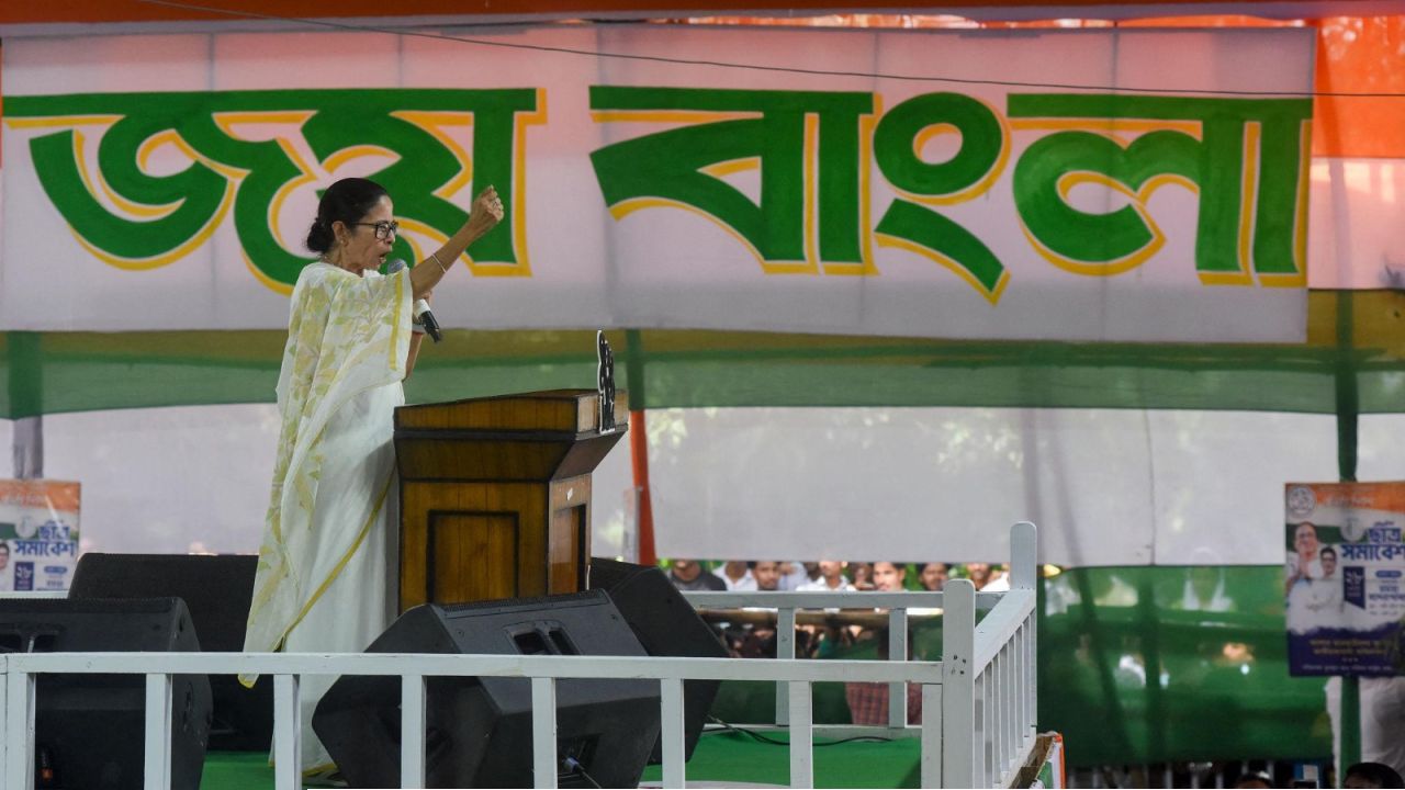 ৬ মার্চ ধর্নায় বসছেন মুখ্যমন্ত্রী, ভোটার তালিকা ইস্যুতে তীব্র রাজনৈতিক সংঘাত