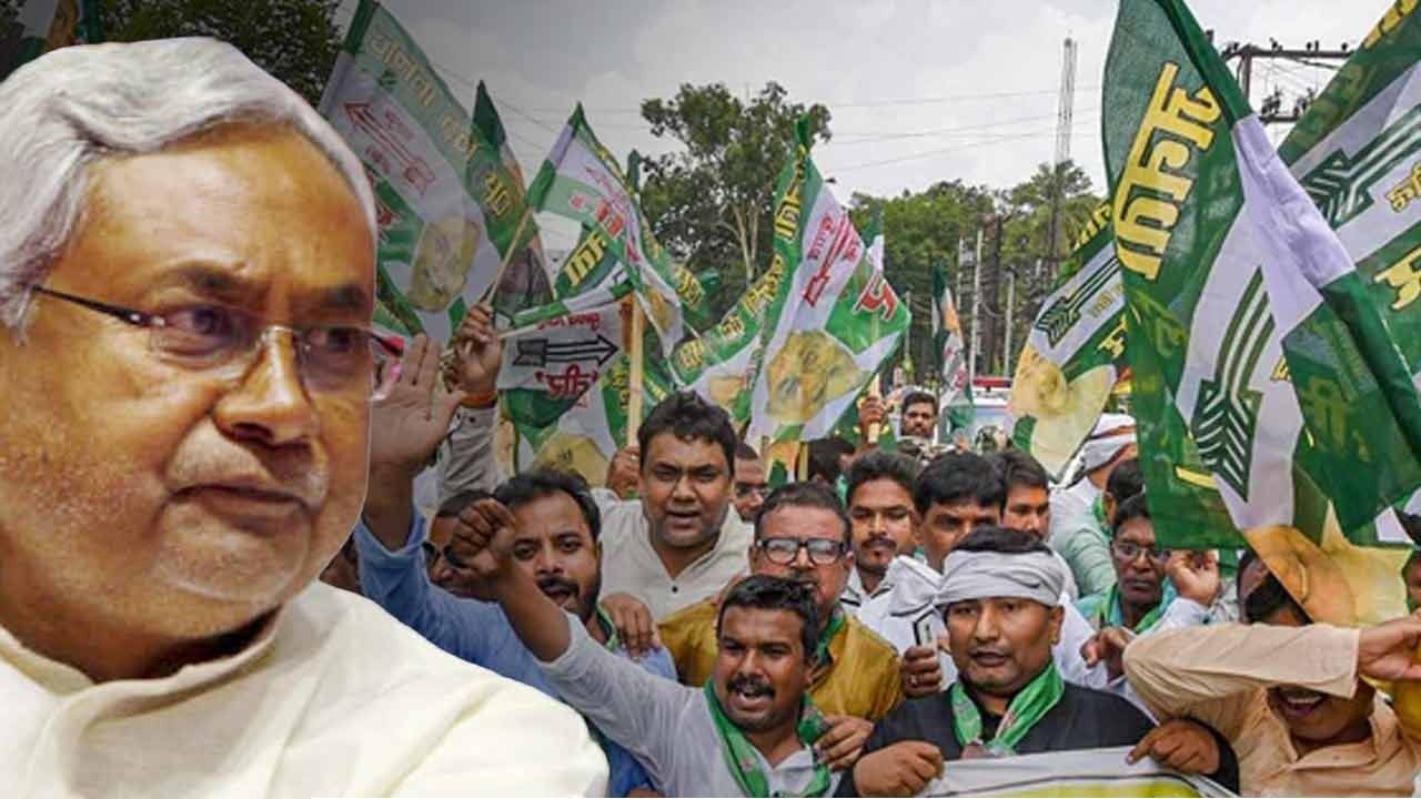 নীতীশকে সরানোর ‘চক্রান্ত’? বিহারজুড়ে জেডিইউ সমর্থকদের তুমুল বিক্ষোভ, ‘দূরত্ব’ বজায় রাখছে বিজেপি!