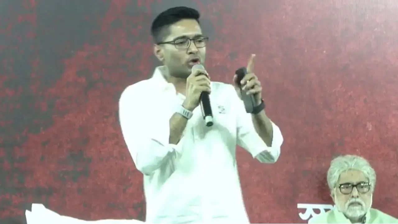 &lsquo;বিজেপিকে সামাজিক বয়কট করুন&rsquo;! ধর্মতলার ধরনামঞ্চ থেকে ডাক অভিষেকের