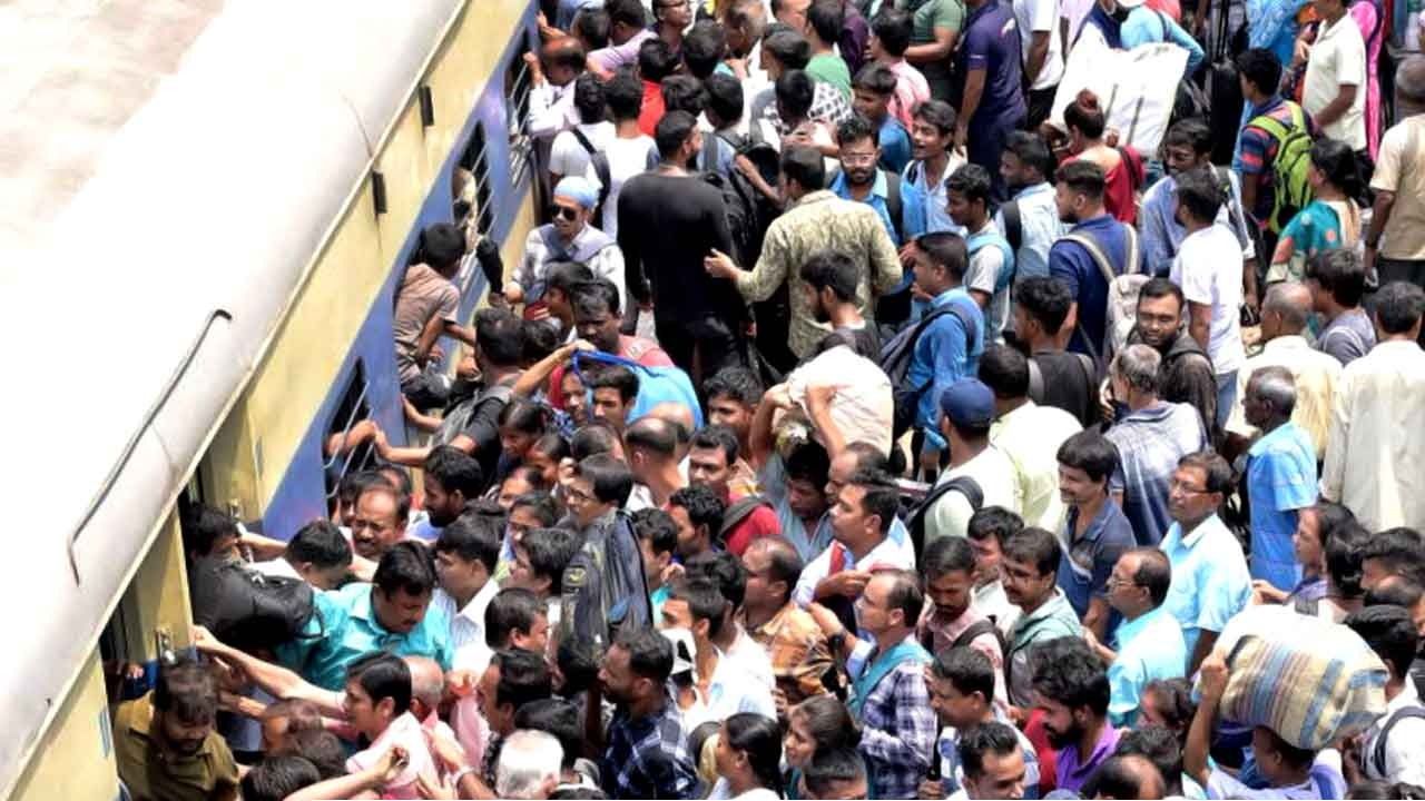 রবিবার গ্রুপ-ডি চাকরির পরীক্ষা, অথচ হাওড়া ও শিয়ালদহে বাতিল একগুচ্ছ ট্রেন! চরম ভোগান্তির মুখে ৮ লক্ষ পরীক্ষার্থী