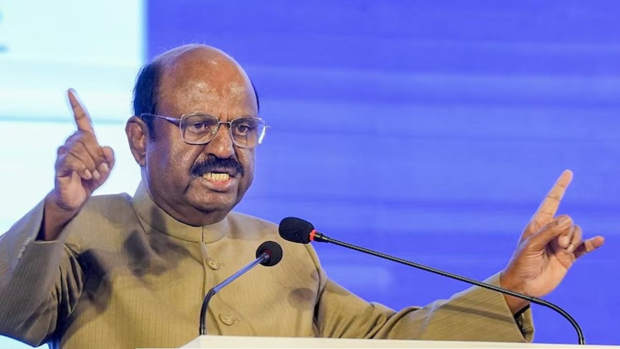 ‘ভেবেচিন্তেই পদত্যাগ করেছি, কারণটা কনফিডেন্সিয়াল’ ইস্তফার চারদিন পর মুখ খুললেন সি ভি আনন্দ বোস