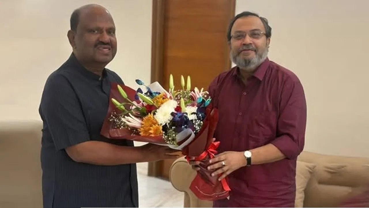 ‘তীব্র অভিমানে লোকভবনে যাননি আনন্দ বোস’? সদ্য প্রাক্তন রাজ্যপালের সঙ্গে দেখা করে বড় দাবি কুণালের!