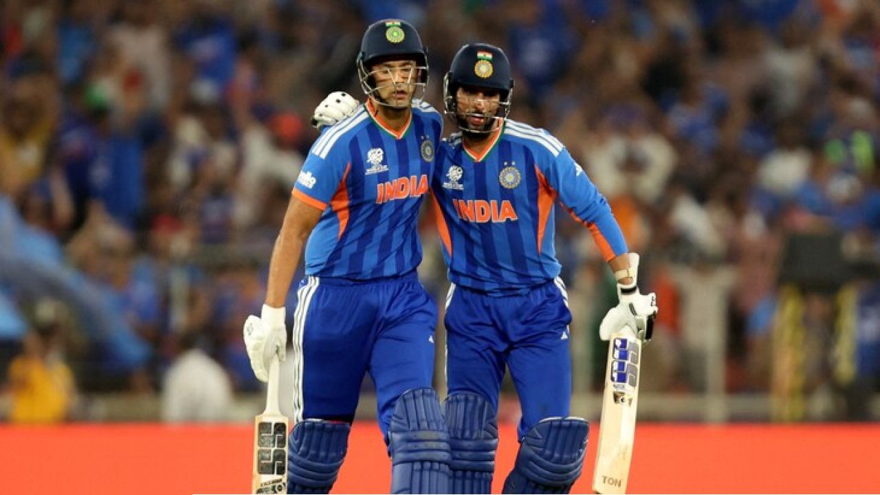 বিশ্বকাপ ফাইনালে ২৫৫ রানে থামল ভারত, শেষ ওভারে ঝড় দুবের শতরান হাতছাড়া সঞ্জুর, অর্ধশতরান ঈশানের