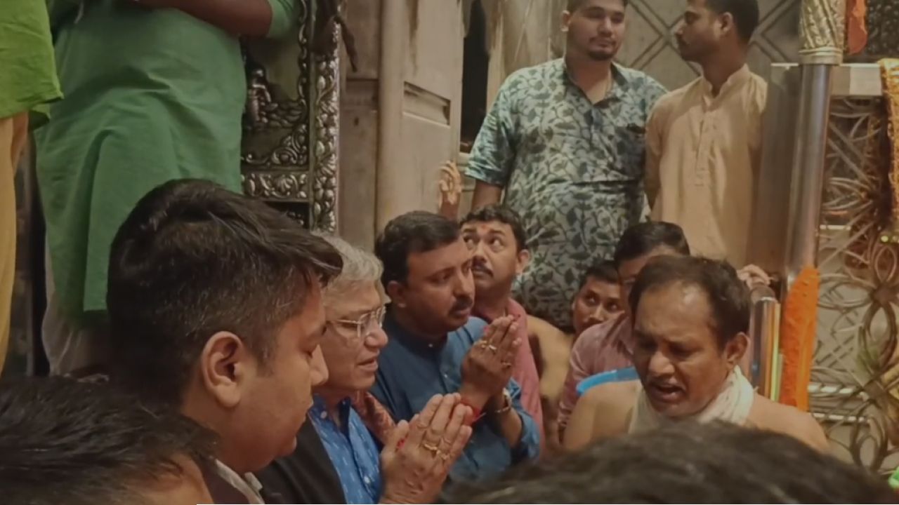 মুখ্যমন্ত্রীর পাড়ায় বিক্ষোভের মুখে মুখ্য নির্বাচন কমিশনার! কালো পতাকা ও &lsquo;গো ব্যাক&rsquo; স্লোগানে উত্তপ্ত কালীঘাট