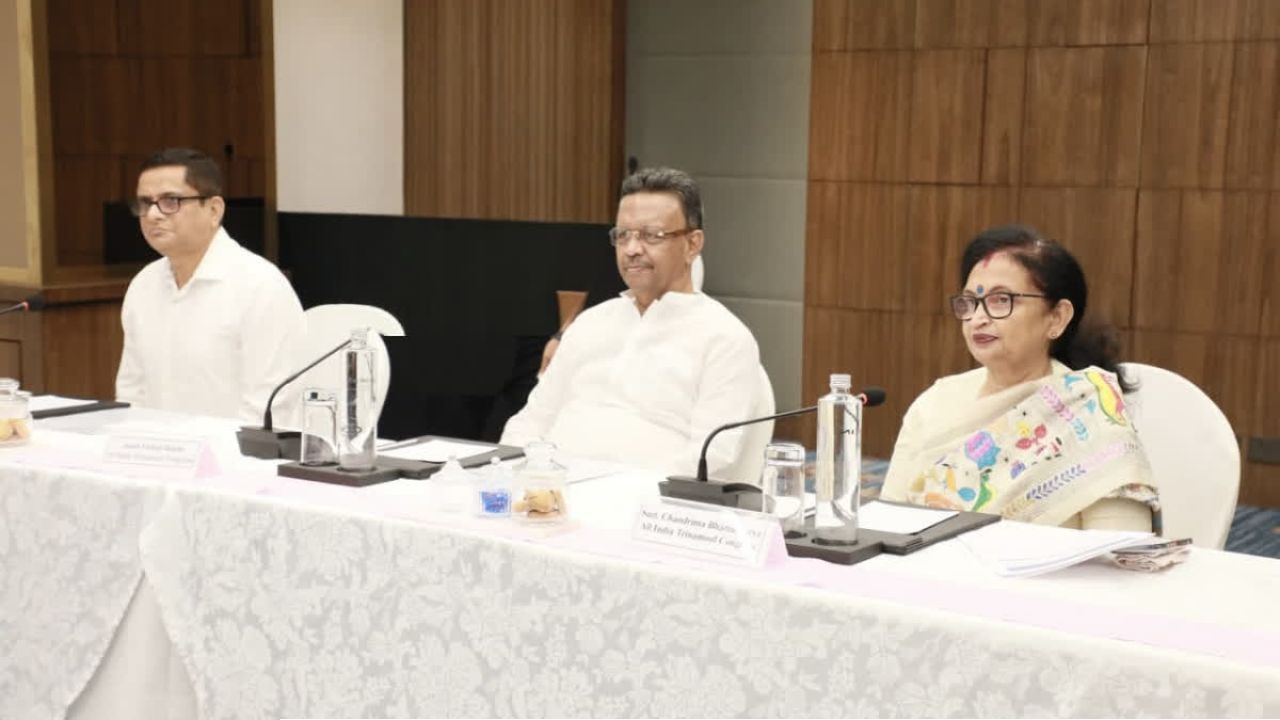 ক&rsquo;দফায় ভোট? কমিশনের বৈঠকে মতভেদ, নিরপেক্ষ নির্বাচনের আশ্বাস
