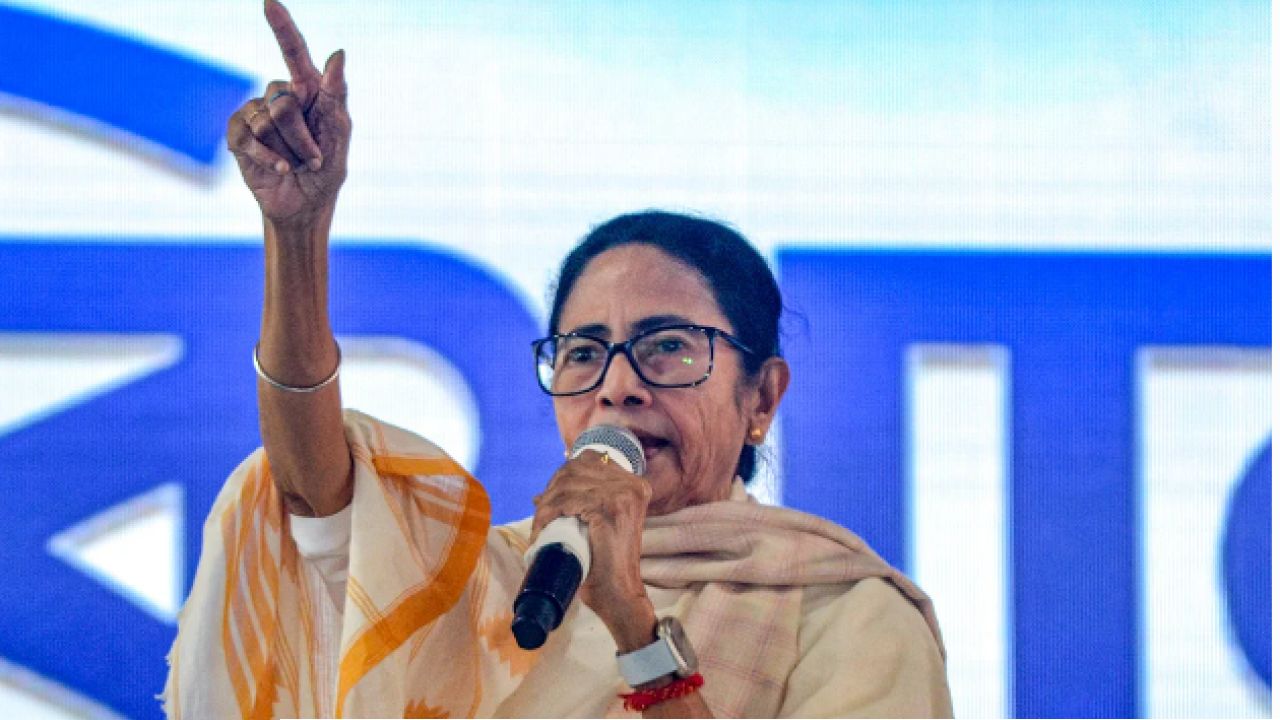 আইন দফতর হাতে নিলেন মমতা? ভোটের আগে বড় রাজনৈতিক বার্তা