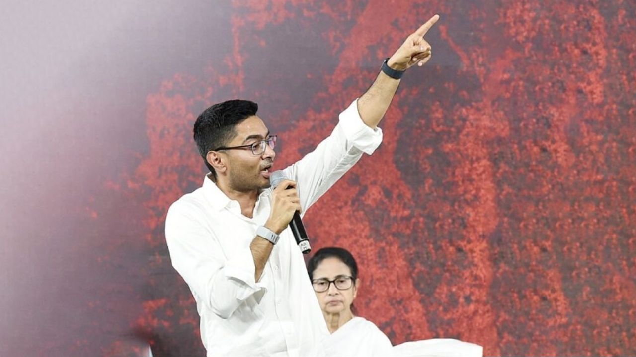 ভোটারতালিকায় নাম কাটা গেলেই আমজনতার টাকা ঢুকে যাবে 'মোদিবাবুদের পকেটে'? বিস্ফোরক দাবি অভিষেকের!
