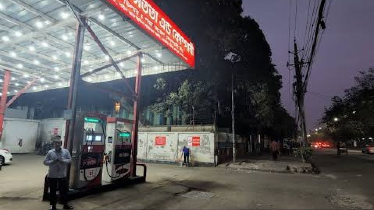 তেলসংকটে ঢাকায় বন্ধ হয়ে যাচ্ছে পাম্প
