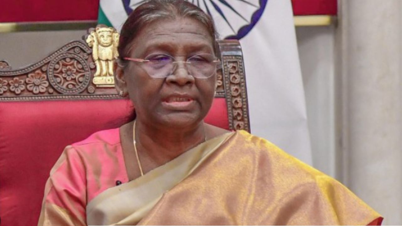 রাষ্ট্রপতি অবমাননা ইস্যুতে নবান্ন-দিল্লি সংঘাত তুঙ্গে! শিলিগুড়ির সিপি ও দার্জিলিংয়ের ডিএম-কে তলব কেন্দ্রের