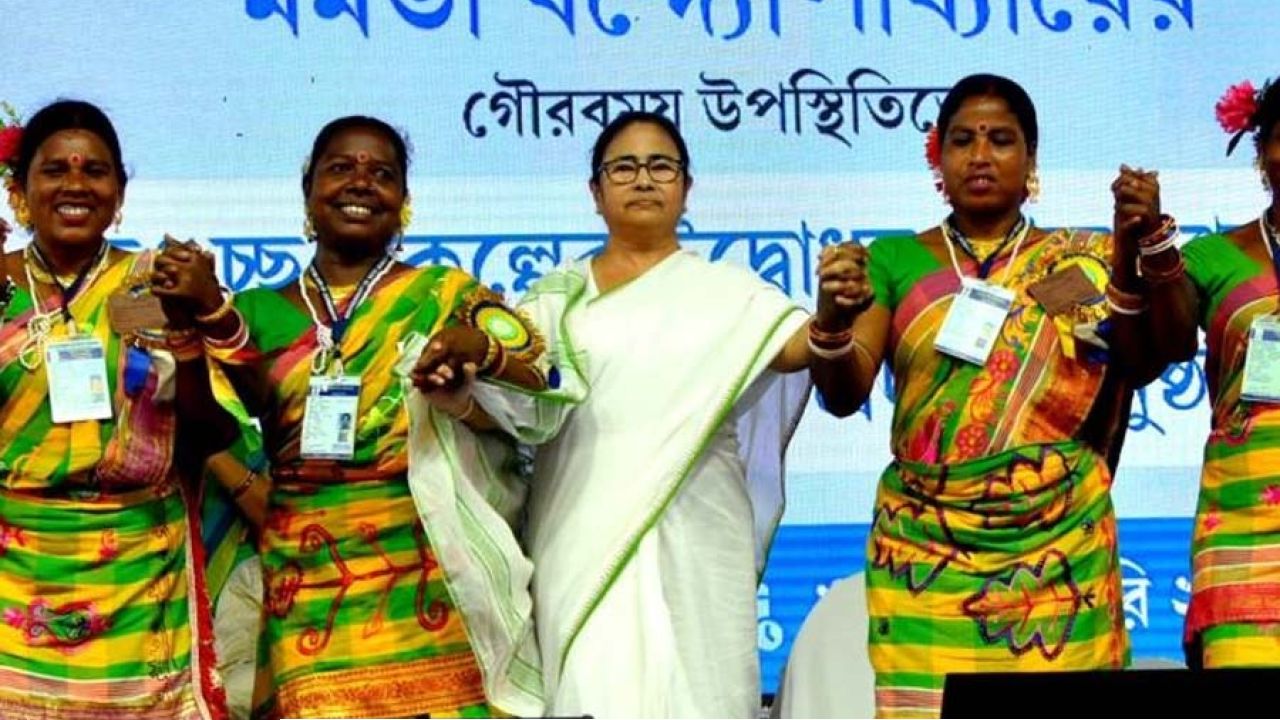 ভোটের মুখে আদিবাসী ও পিছিয়ে পড়া পাঁচ জনগোষ্ঠীর জন্য &lsquo;উন্নয়ন বোর্ড&rsquo; ঘোষণা রাজ্যের