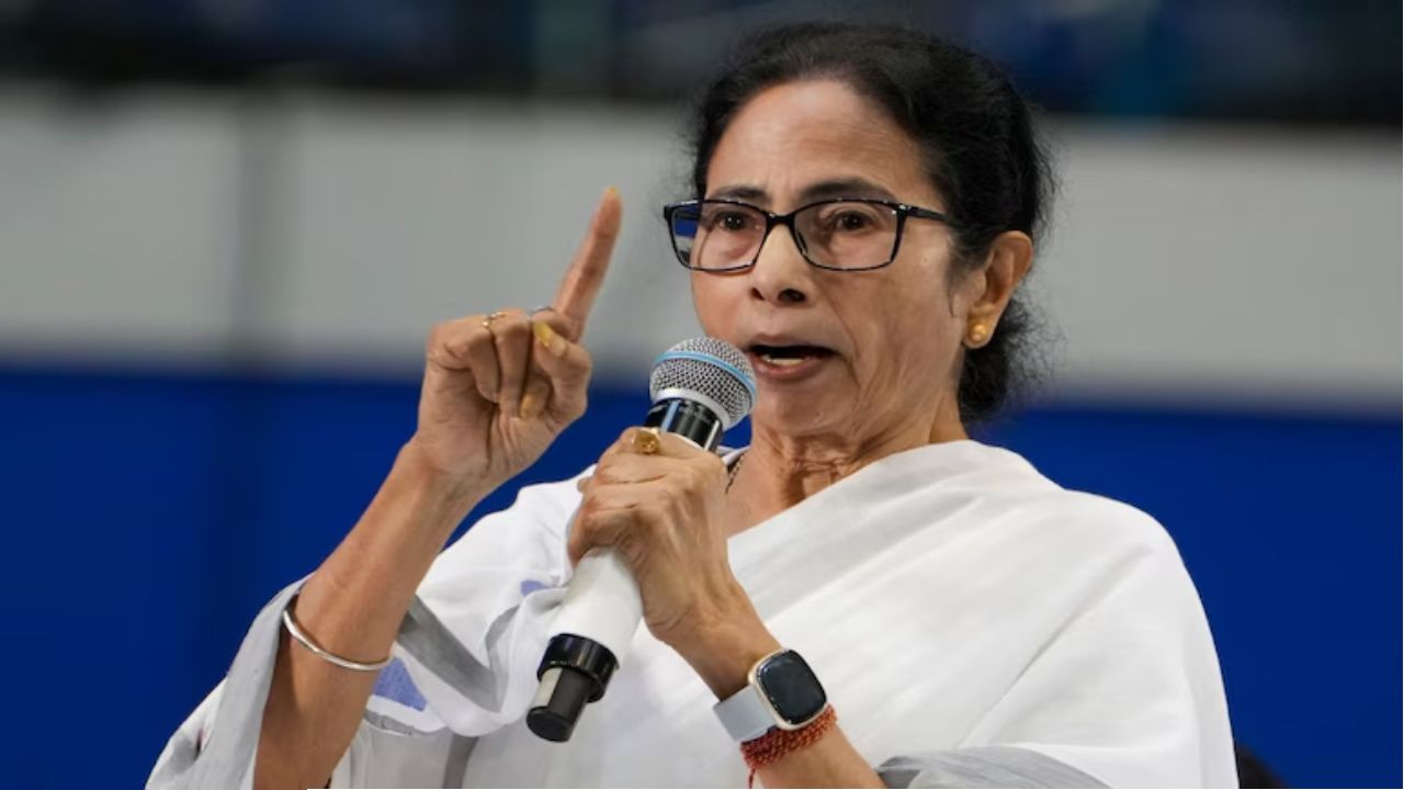 নির্বাচনের মুখে মমতার মাস্টারস্ট্রোক! মার্চেই বকেয়া DA মেটানোর ঘোষণা মুখ্যমন্ত্রীর