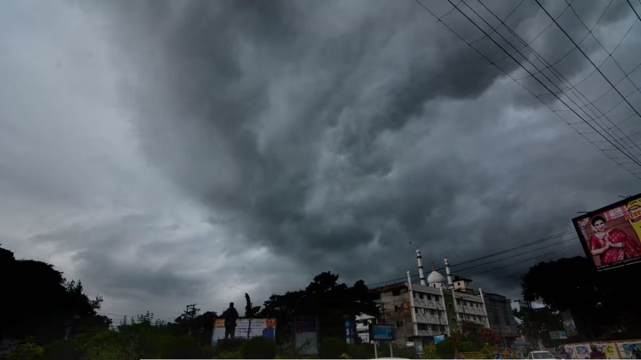সতর্কতা: ধেয়ে আসছে জোরালো কালবৈশাখী! শনিবার দক্ষিণবঙ্গে জারি ‘কমলা সতর্কতা