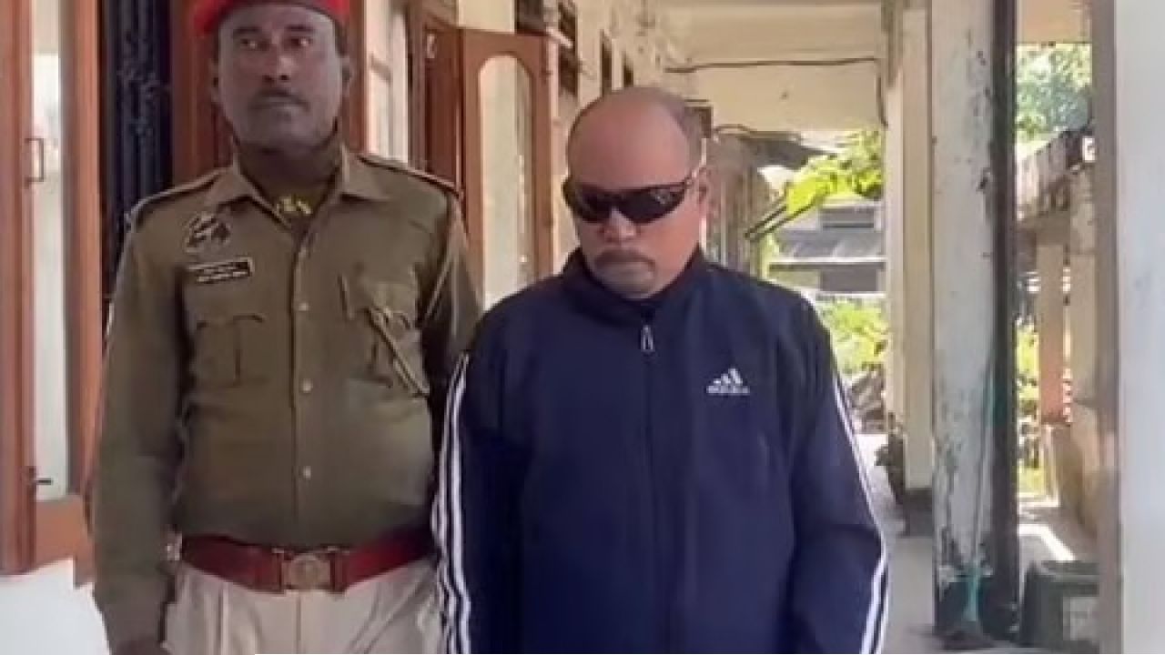 বায়ুসেনার অন্দরেই পাক গুপ্তচর! গোপন সামরিক তথ্য পাচারের অভিযোগে গ্রেপ্তার বায়ুসেনা কর্মী