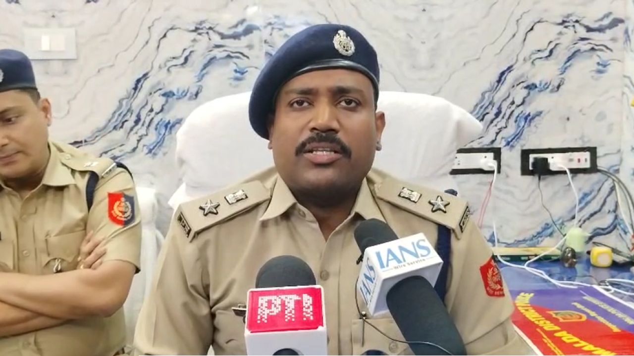 মালদহে হিংসা রুখতে কড়া জেলা পুলিশ, জনতাকে আইন হাতে তুলে না নেওয়ার বার্তা