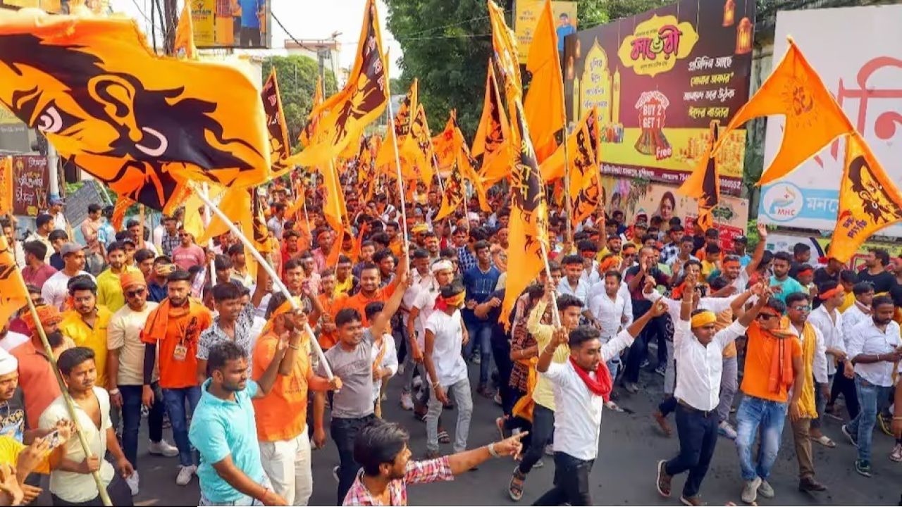 রামনবমীর মিছিল ঘিরে জঙ্গিপুরে উত্তেজনা, সংঘর্ষে আহত একাধিক; ভাঙচুর-অগ্নিসংযোগে ক্ষতিগ্রস্ত দোকান