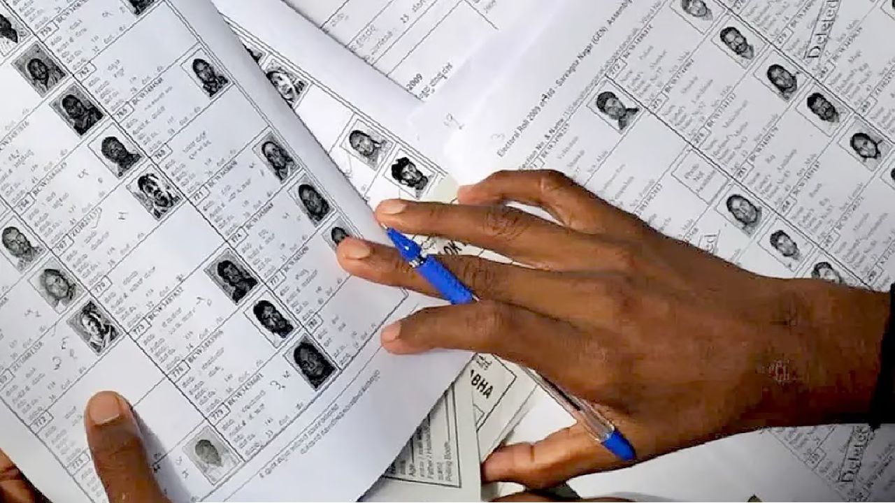 মাত্র ২২ লক্ষ ‘বিচারাধীন’ নাম উঠল কমিশনের ওয়েবসাইটে! কত ভোটার বাদ পড়ল জানেন কি?