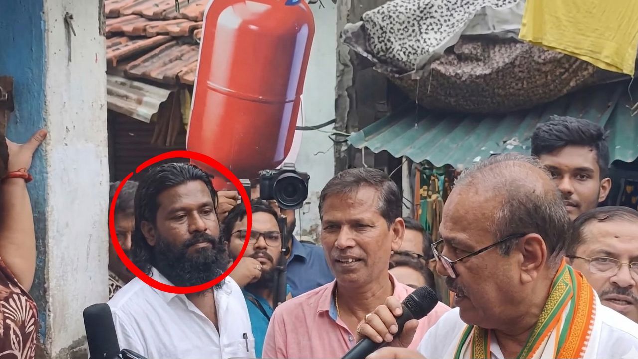 সোনা পাপ্পুর ‘ডান হাত’ প্রচারে! কাঁকুলিয়া কাণ্ডের অভিযুক্তকে নিয়ে কসবায় জাভেদ খান, তুঙ্গে বিতর্ক