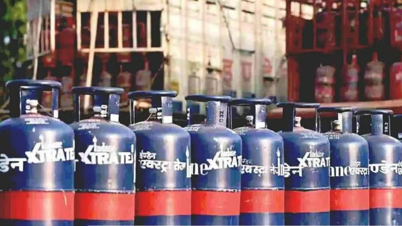 মধ্যপ্রাচ্যের যুদ্ধের কোপ এবার রান্নাঘরে! এপ্রিলের শুরুতেই একধাক্কায় অনেকটা বাড়ল বাণিজ্যিক গ্যাসের দাম
