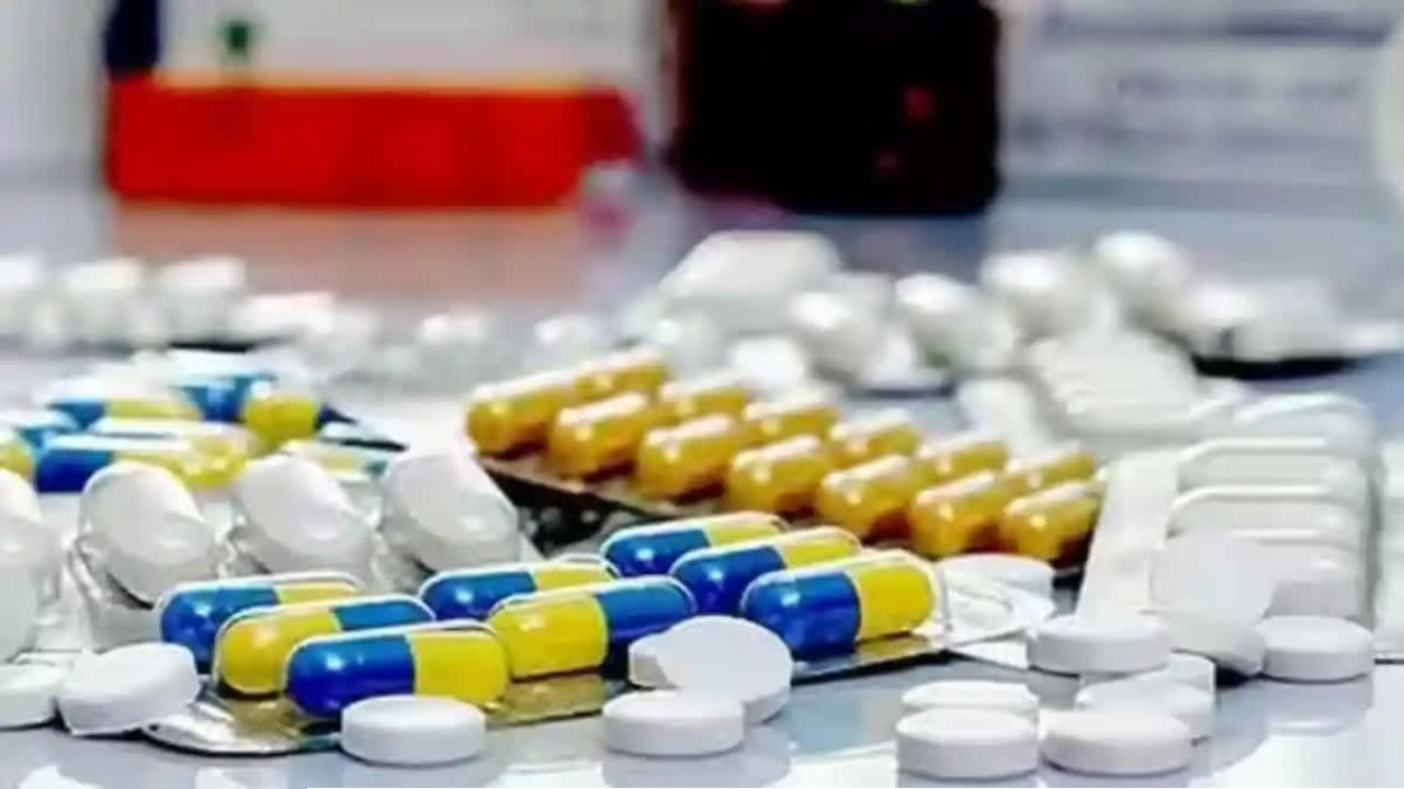 বাড়ছে ৯০০ ওষুধের দাম! তালিকায় আপনার রোজের ওষুধ নেই তো?