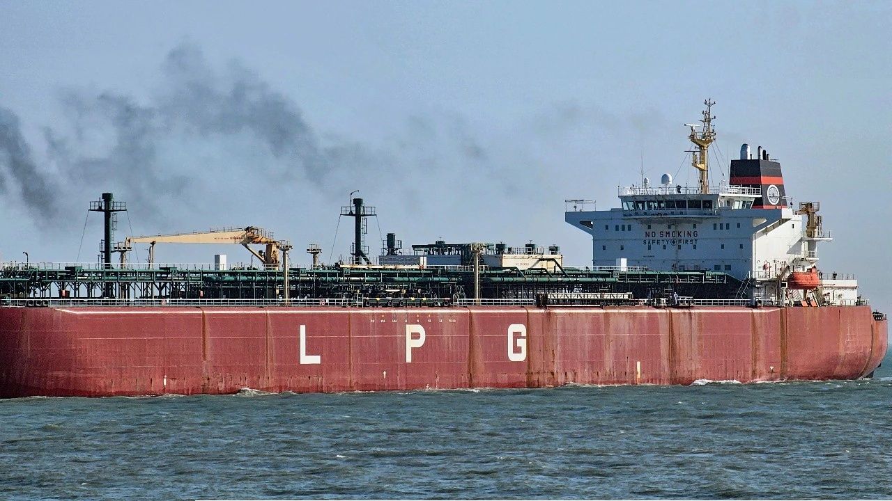 হরমুজ পেরিয়ে ভারতের পথে আরও এক LPG ট্যাঙ্কার, জ্বালানি উদ্বেগে স্বস্তি