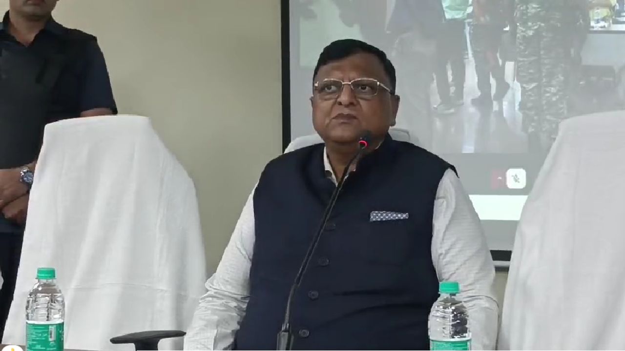 নিমতৌরিতে হাই-ভোল্টেজ মিটিং! এসপি-ডিএম ও ২৫ পর্যবেক্ষকের সঙ্গে রুদ্ধদ্বার বৈঠকে মনোজ আগরওয়াল