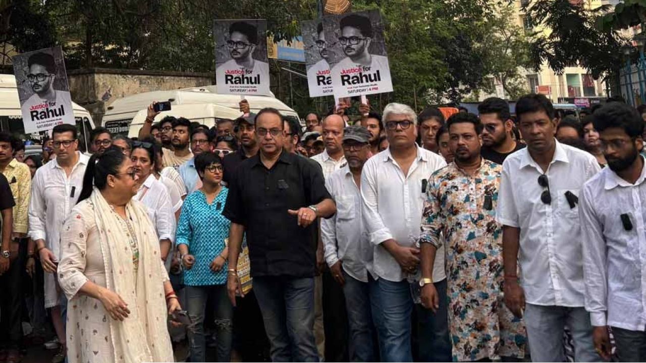 রাহুলের স্মৃতিতে কান্নাভেজা টলিপাড়া, সৃজিত-অরিন্দমদের মিছিলে জনজোয়ার!