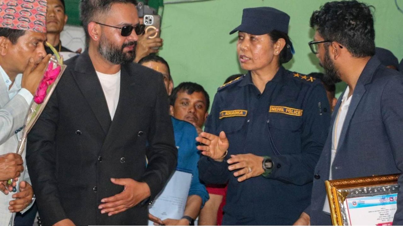 ইরান যুদ্ধের কোপ এবার প্রতিবেশী নেপালে! জ্বালানি তেলের অভাবে সপ্তাহে ২ দিন ছুটি ঘোষণা প্রধানমন্ত্রী বালেন্দ্রর
