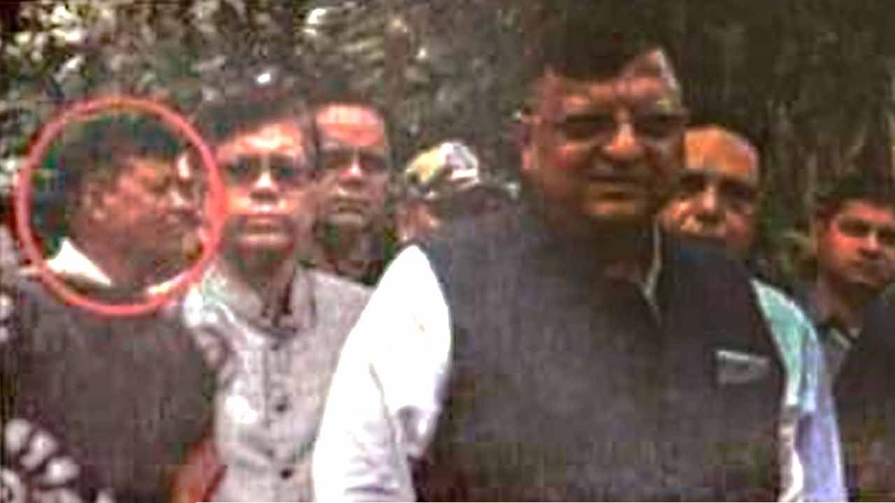 সিইও-র 'পাশে' বিজেপি ক্যাডার! নন্দীগ্রামের 'গোপন' ছবি ফাঁস করে বিস্ফোরক তৃণমূল