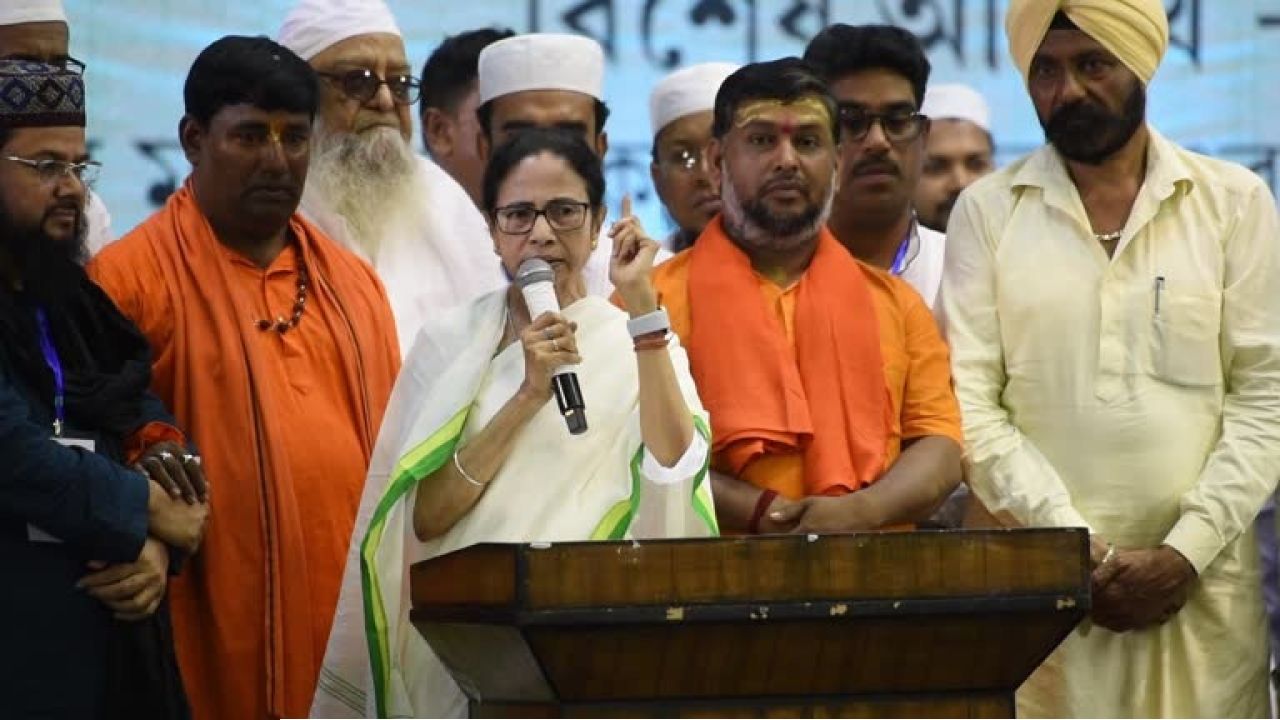 ভবানীপুরে &lsquo;মিনি ইন্ডিয়া&rsquo;র মেজাজ, বহুত্ববাদের বার্তা নিয়ে বুধে মনোনয়ন পেশ মমতার!