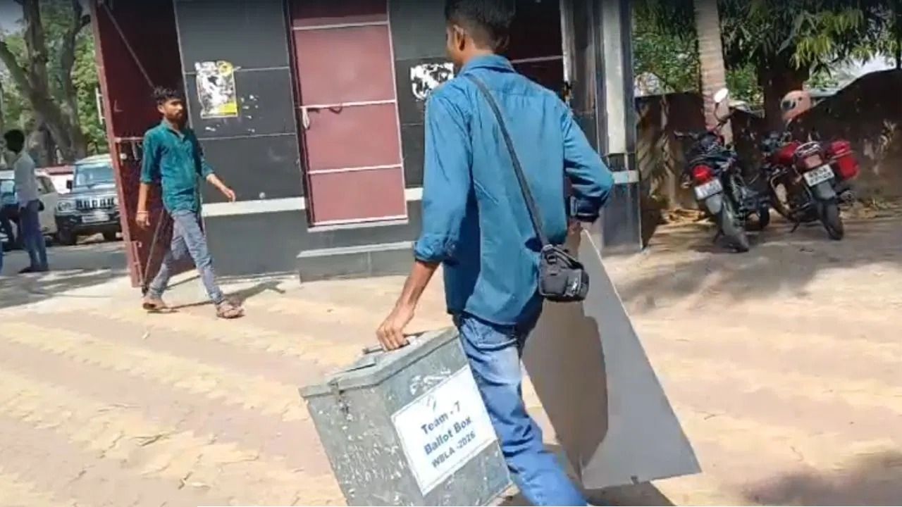ভোট নিতে দুয়ারে কমিশনের দূত! কী এই 'হোম ভোটিং'?