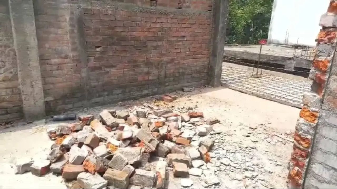 ভোটের মুখে বিস্ফোরণে কাঁপল ফরাক্কা: বাম প্রার্থীর আত্মীয়ের বাড়িতে ফাটল বোমা, তুঙ্গে রাজনৈতিক তরজা