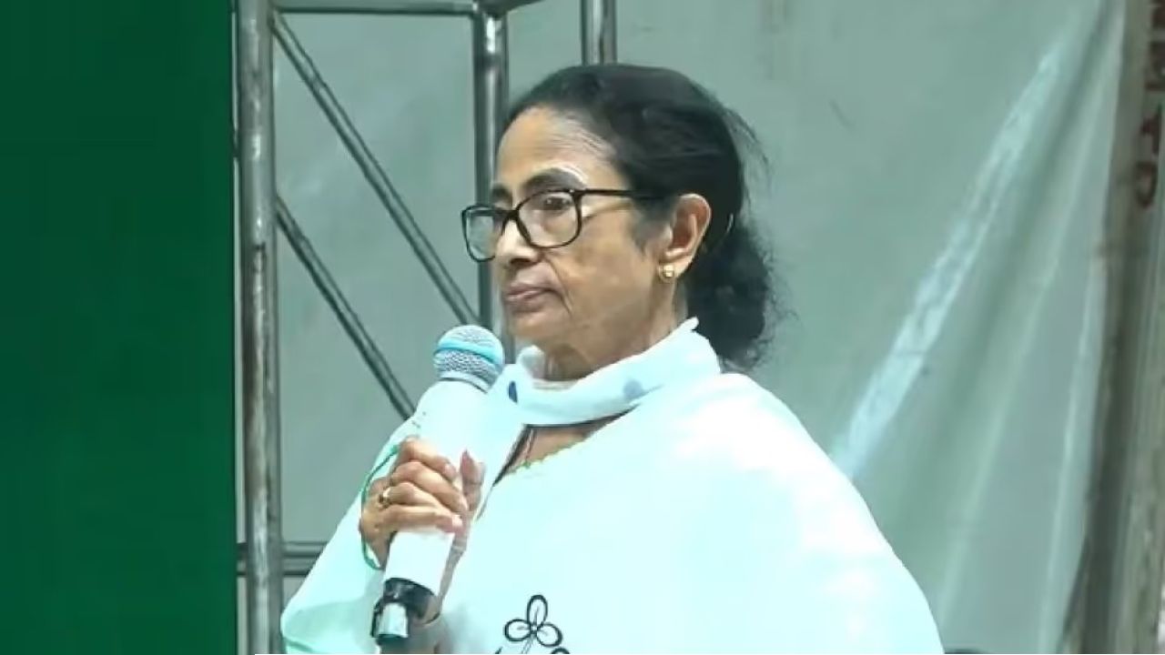 "রানওয়েতে আধঘণ্টা আটকে রাখা হল আমাকে!" খড়দহ থেকে মোদী সরকারকে চরম হুঁশিয়ারি মমতার