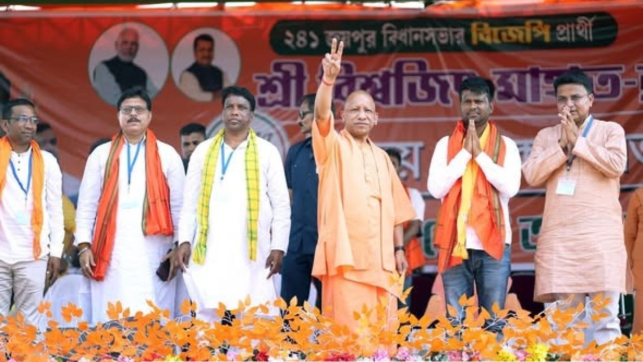 নেতাজির স্লোগান বসালেন বিবেকানন্দের মুখে! পুরুলিয়ায় যোগীর ‘ভুল’ ইতিহাস পাঠে হাসির রোল