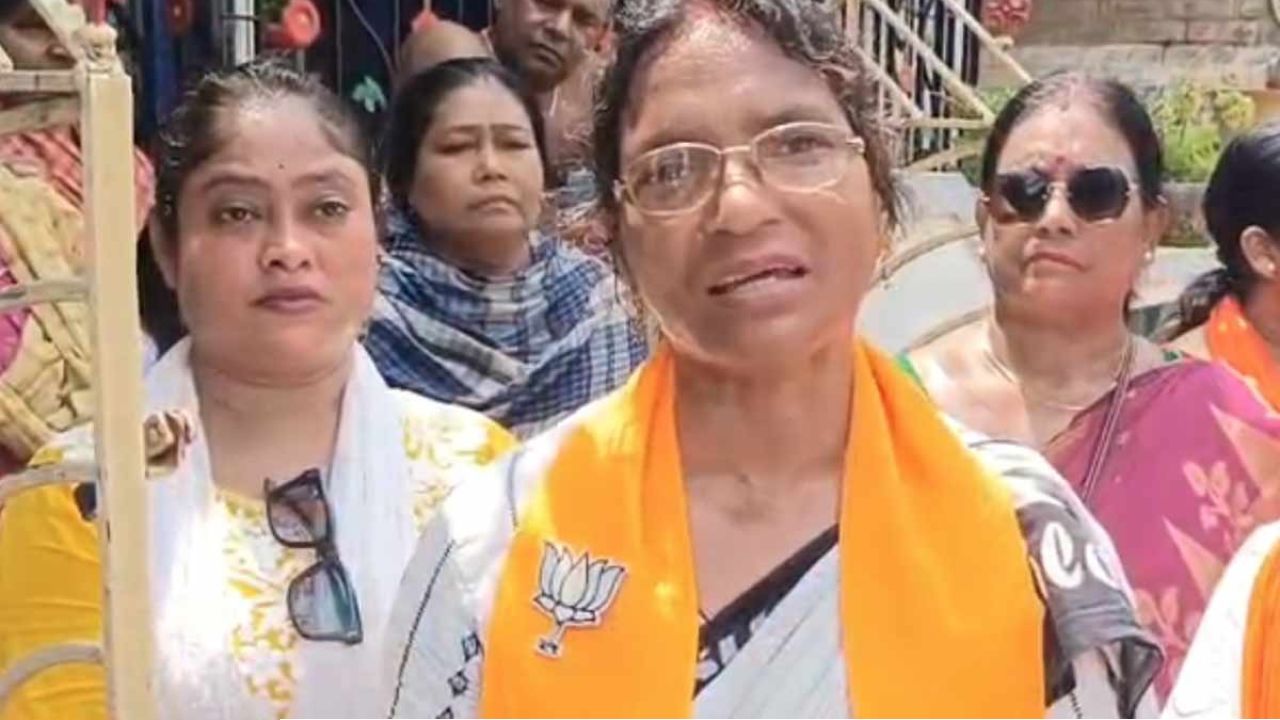 ভোটের মুখে 'অভয়ার মা'-কে পুলিশের সমন! পাল্টা হুঙ্কার দিয়ে কী জানালেন বিজেপি প্রার্থী?