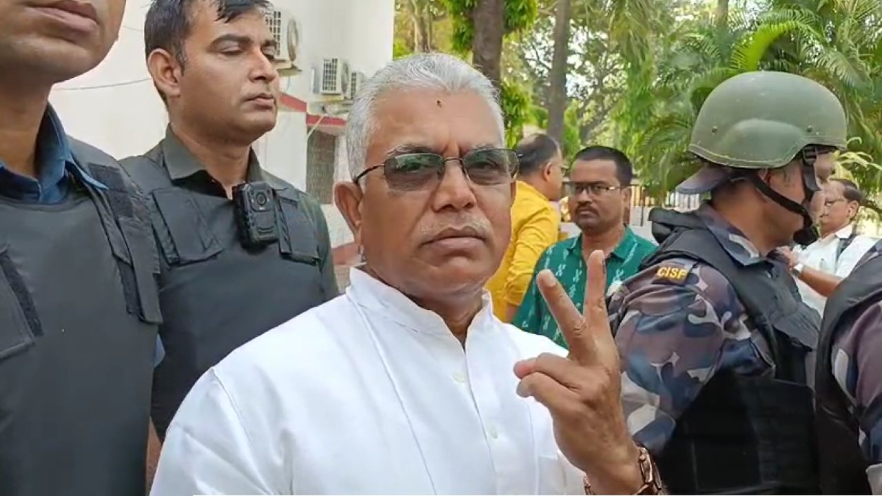 ‘শান্তিতে ভোট দিচ্ছে মানুষ, বাংলায় পরিবর্তন নিশ্চিত’, বুথ থেকে বেরিয়েই হুঙ্কার দিলীপের