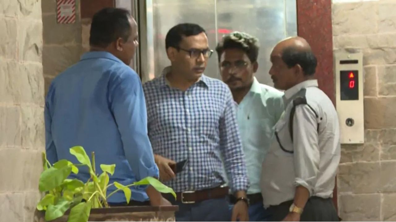 ভোটের আবহে কলকাতায় ফের ইডি হানা: সোনা পাপ্পু মামলায় আলিপুর-আনন্দপুরে জোর তল্লাশি