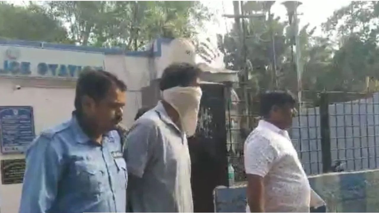 আমের লোভ দেখিয়ে নাবালিকার শ্লীলতাহানি! কুলটিতে গ্রেফতার কেন্দ্রীয় বাহিনীর জওয়ান
