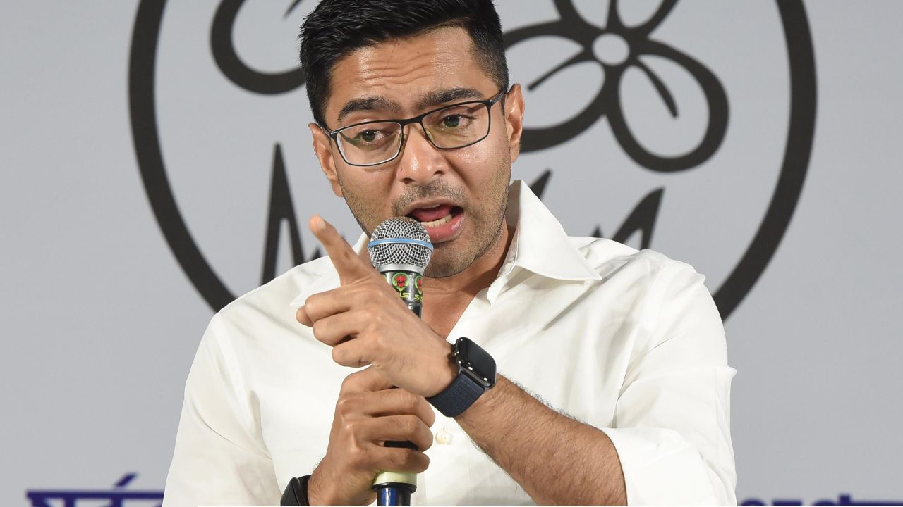 ‘বিজেপি কুপোকাত, এই দফায় হবে দফারফা’, ভোট দিয়ে বেরিয়ে বিস্ফোরক অভিষেক