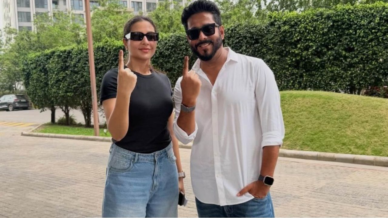 &lsquo;মহিষাসুররা আসে, জয়ী হন মা দুর্গাই&rsquo;, ভোট দিয়ে বেরিয়েই বিজেপিকে তীব্র খোঁচা শুভশ্রীর 