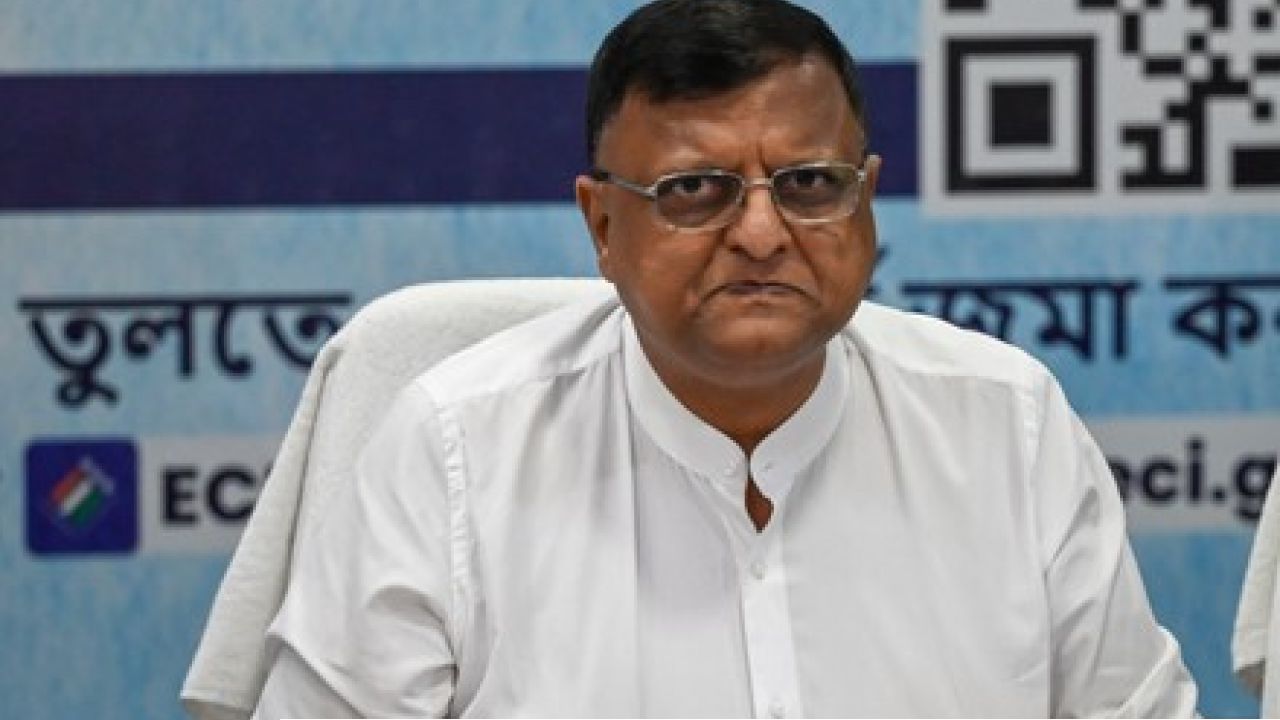 দরকার &lsquo;দরকার হলে গোটা বিধানসভাতেই ফের ভোট&rsquo;, ফলতায় কারচুপির অভিযোগে চরম হুঁশিয়ারি সিইও মনোজ আগরওয়ালের