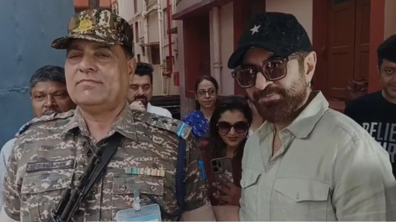 ভোট দিলেন টলিউডের সুপারস্টার জিৎ! বললেন...