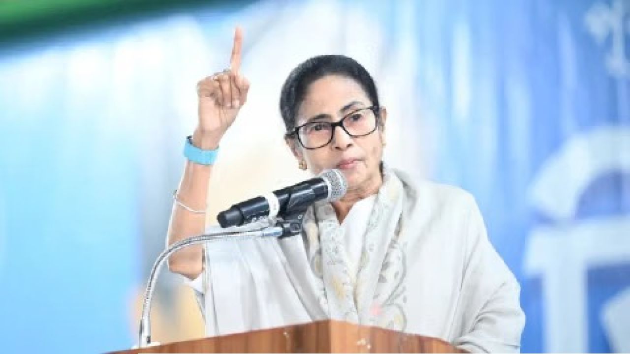 &ldquo;বিজেপি টাকা দিয়ে সমীক্ষা করিয়েছে, আমরাই পাব ২২৬-এর বেশি!&rdquo; ভিডিয়ো বার্তায় বিস্ফোরক মমতা