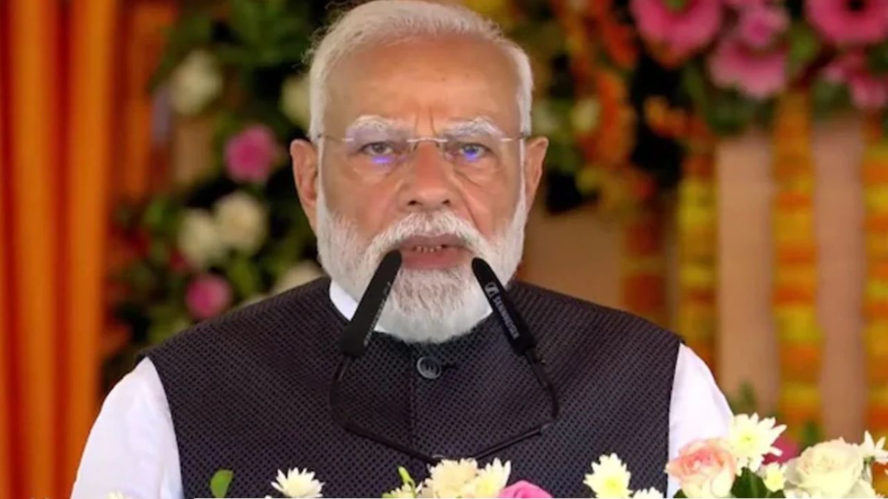 চওড়া হাসি পদ্মশিবিরে, সন্ধ্যায় সদর দফতরে ভাষণ দেবেন মোদী, সাজো সাজো রব রাজধানীতে!