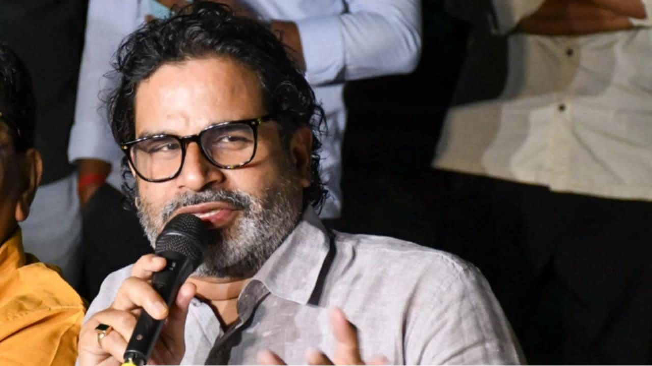 ধোনি না পিকে, তামিলনাড়ুর প্রিয় ‘বিহারি’ কে? থলপতি বিজয়ের রাজকীয় উত্থানে নেপথ্য কারিগর সেই প্রশান্ত কিশোর!