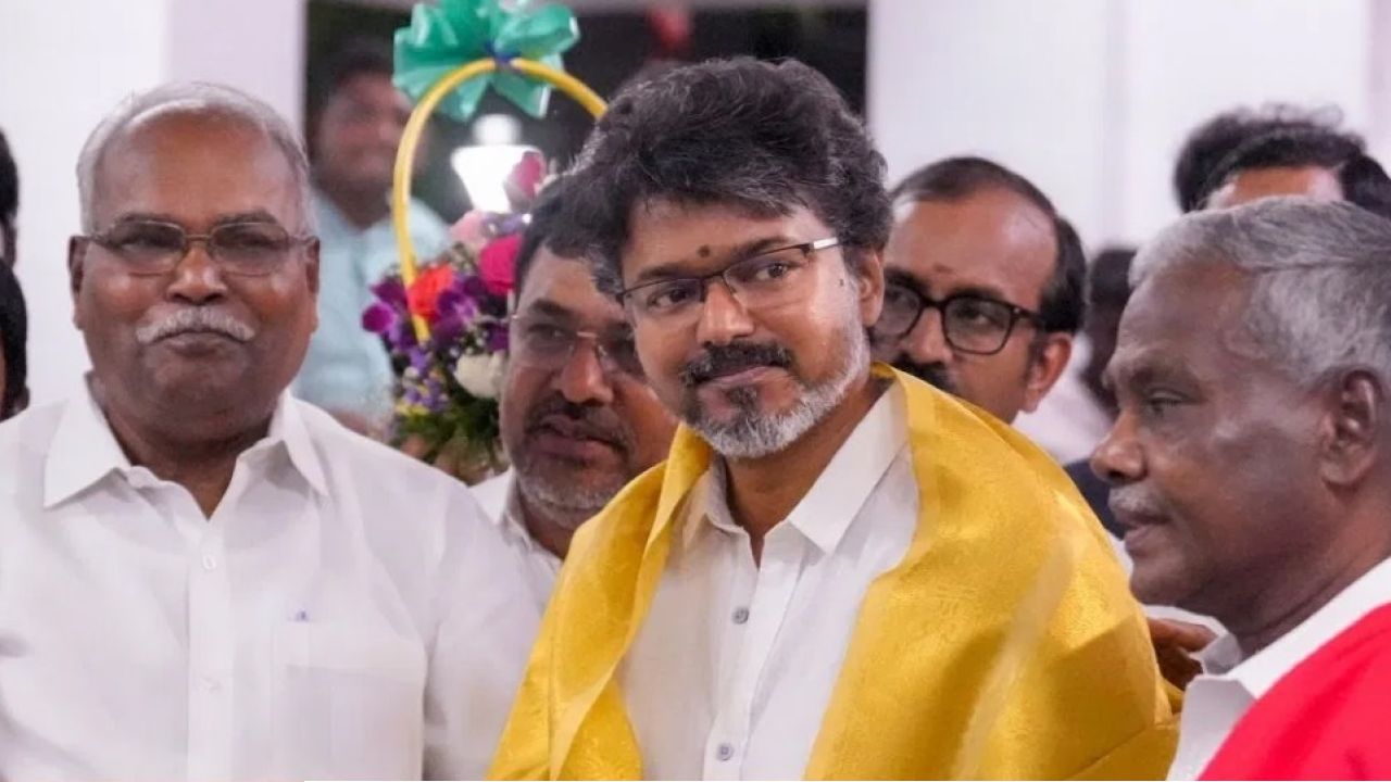 স্বপ্নভঙ্গ নাকি সময়ের অপেক্ষা? ম্যাজিক ফিগারের গেরোয় থমকে গেল বিজয়ের শপথ, রাজভবনে টানটান উত্তেজনা!
