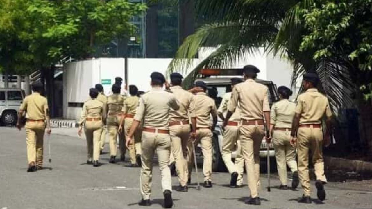 শপথের পরেই শুভেন্দুর ‘সার্জিকাল স্ট্রাইক’! ৯৩ পুলিশ কর্তাকে একযোগে ‘নির্বাসন’ উত্তরবঙ্গে?