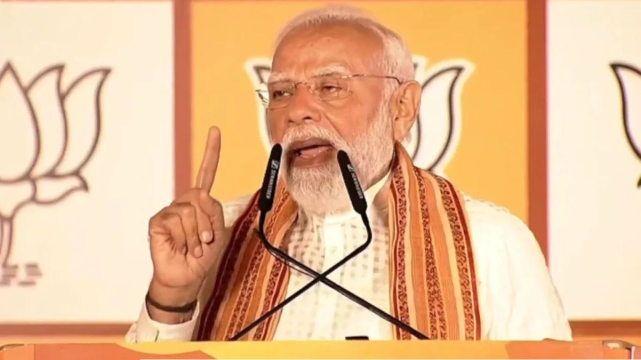 প্রধানমন্ত্রীকে খুনের ছক? বেঙ্গালুরুতে মোদীর যাত্রাপথে উদ্ধার জিলেটিন স্টিক, আটক ১