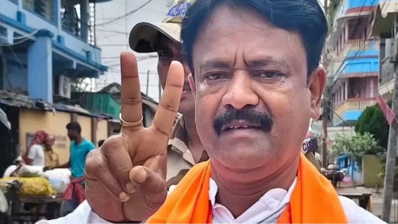 রেশন দোকানে আর মিলবে না আটা! বড় ঘোষণা খাদ্যমন্ত্রীর, দুর্নীতি রুখতে লাইসেন্স বাতিলের হুঁশিয়ার