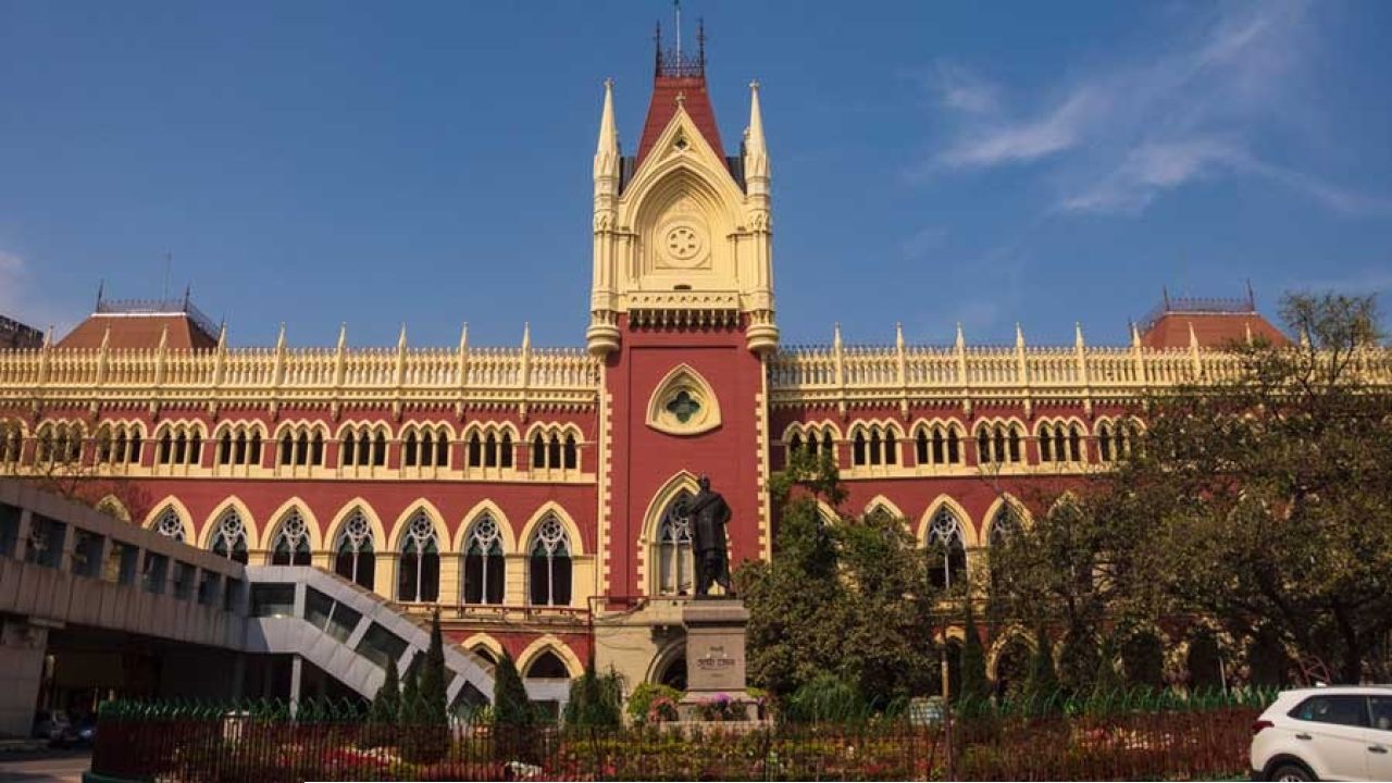 রাস্তার ধারে পশুহত্যায় জারি কড়া নিষেধাজ্ঞা: নতুন নিয়ম ভাঙলেই জেল-জরিমানা! হাইকোর্টের নির্দেশে নড়েচড়ে বসল প্রশাসন