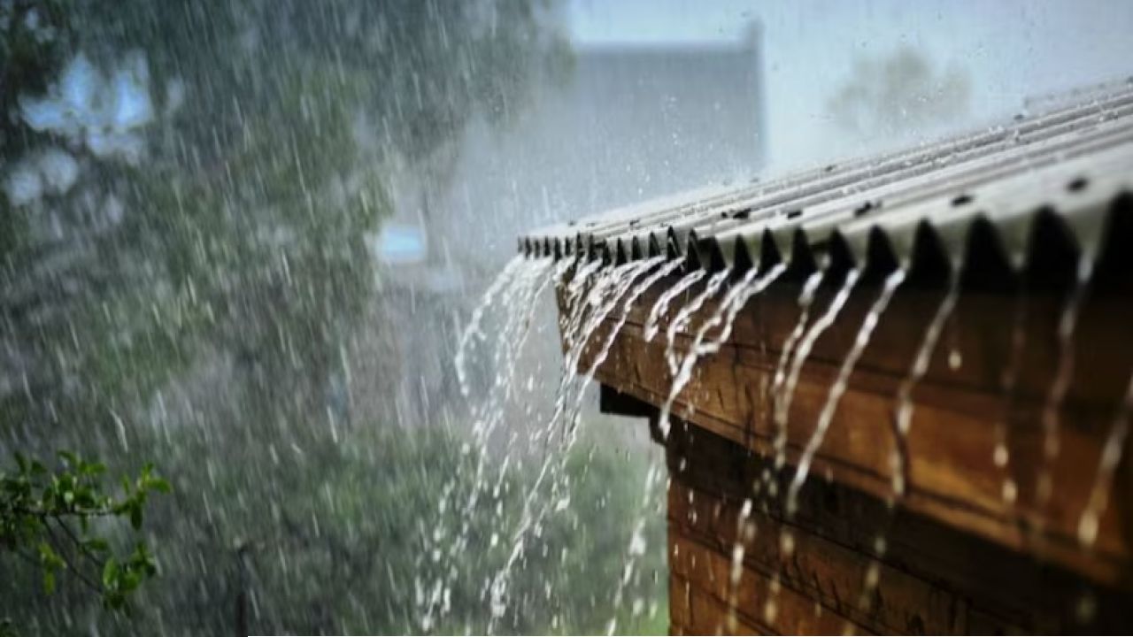ঘাম ঝরানো গরমের মাঝেই স্বস্তির বার্তা! আজ রাতেই কলকাতা-সহ দক্ষিণবঙ্গের ৭ জেলায় ঝড়বৃষ্টির পূর্বাভাস